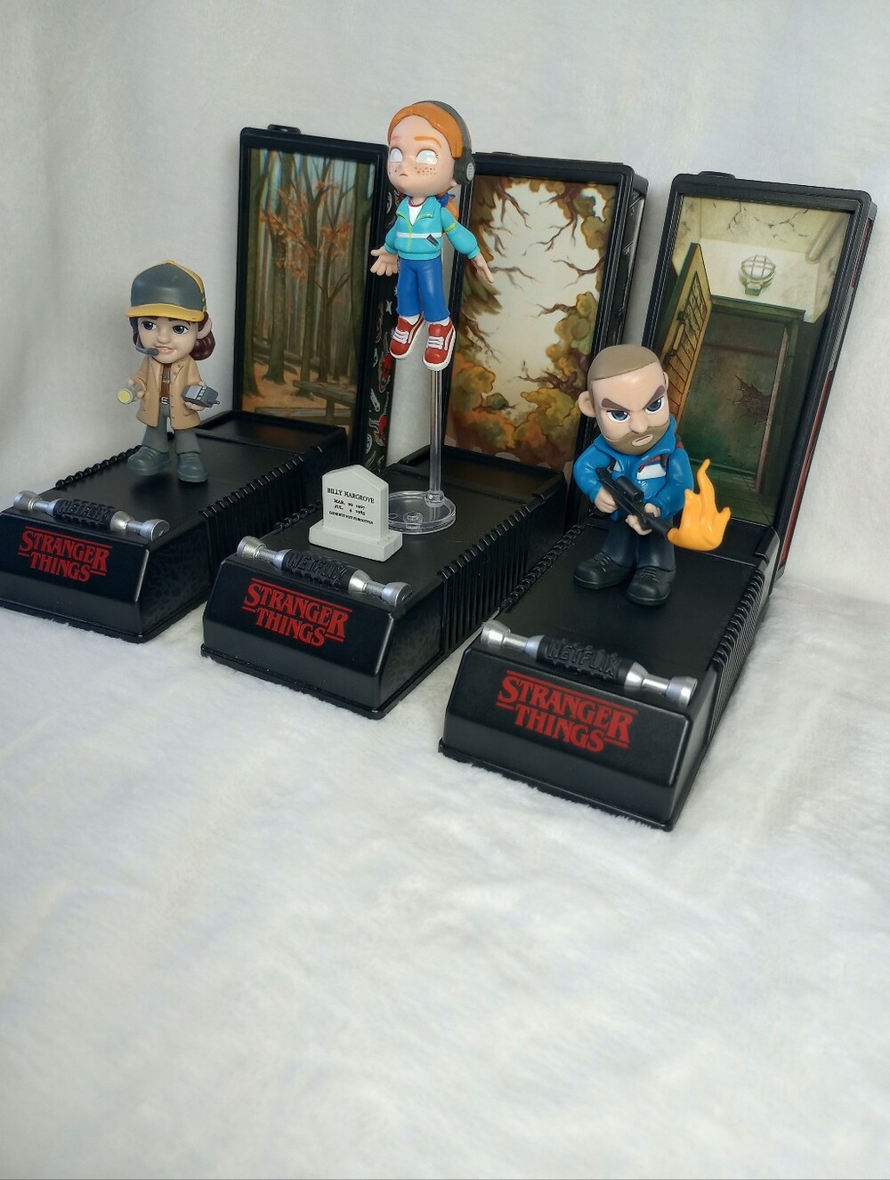YuMe Toys Stranger Things Upside Down Capsule Figure Lot 3 Hopper Max Henderson